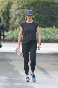 jennifer-garner-out-for-early-morning-walk-in-brentwood-09-05-2023-2.jpg