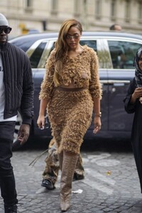 jordyn-woods-ahopping-at-sephora-retail-store-in-paris-09-25-2023-4.jpg