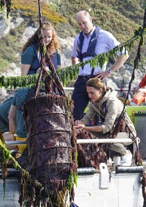 kate-middleton-and-prince-william-at-car-y-mor-seaweed-farm-in-south-west-wales-09-08-2023-2.jpg