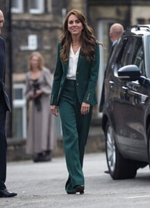 kate-middleton-visits-aw-hainsworth-textile-mill-in-leeds-09-26-2023-1.jpg