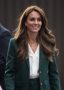 kate-middleton-visits-aw-hainsworth-textile-mill-in-leeds-09-26-2023-3.jpg