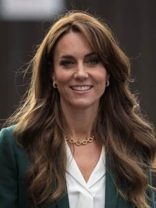 kate-middleton-visits-aw-hainsworth-textile-mill-in-leeds-09-26-2023-4.jpg