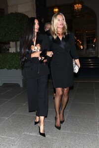 kate-moss-and-demi-moore-heading-to-a-party-in-paris-09-26-2023-5.jpg