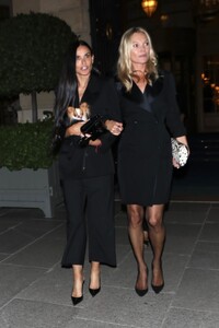 kate-moss-and-demi-moore-heading-to-a-party-in-paris-09-26-2023-9.jpg