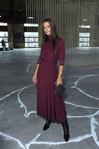 katie-holmes-at-ulla-johnson-spring-summer-2024-fashion-in-new-york-09-10-2023-4.jpg