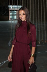 katie-holmes-at-ulla-johnson-spring-summer-2024-fashion-in-new-york-09-10-2023-5.jpg