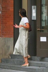 katie-holmes-heading-to-dinner-in-new-york-09-11-2023-0.jpg