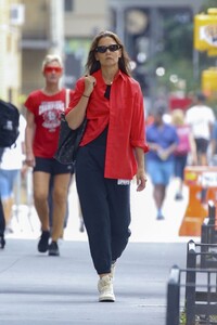 katie-holmes-out-and-about-in-new-york-08-14-2023-4.jpg