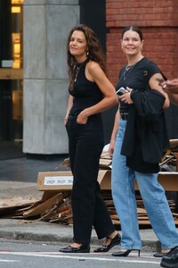 katie-holmes-out-for-dinner-with-a-friend-in-new-york-09-07-202-4.jpg