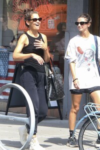 katie-holmes-out-with-a-friend-in-new-york-08-14-2023-1.jpg