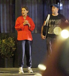 katie-holmes-out-with-friend-in-new-york-09-13-2023-2.jpg