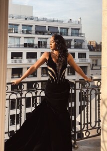 kelly-rowland-at-a-photoshoot-on-balcony-in-her-hotel-in-paris-09-16-2023-0.jpg