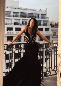kelly-rowland-at-a-photoshoot-on-balcony-in-her-hotel-in-paris-09-16-2023-1.jpg