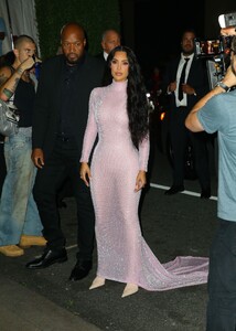 kim-kardashian-arrives-at-an-nyfw-event-in-new-york-09-12-2023-0.thumb.jpg.83990e59925008a284aaeea891e134da.jpg