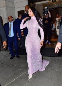 kim-kardashian-arrives-at-an-nyfw-event-in-new-york-09-12-2023-2.thumb.jpg.041216af31fea975358b32d29397bb64.jpg