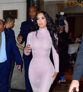 kim-kardashian-arrives-at-an-nyfw-event-in-new-york-09-12-2023-6.thumb.jpg.0a3cf7a6d9a4a91d1b5c1d1a575f6011.jpg