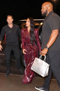 kim-kardashian-arrives-at-ritz-carlton-hotel-at-new-york-fashion-week-09-11-2023-3.jpg