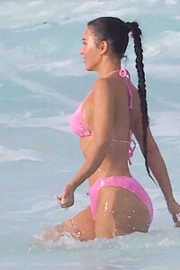 kim-kardashian-in-bikini-at-a-beach-in-turks-and-caicos-09-08-2023-4.jpg