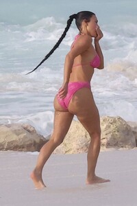 kim-kardashian-in-bikini-at-a-beach-in-turks-and-caicos-09-08-2023-6.jpg