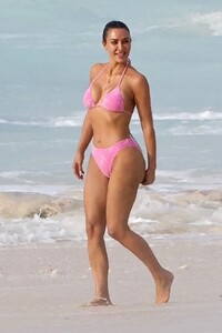 kim-kardashian-in-bikini-at-a-beach-in-turks-and-caicos-09-08-2023-7.jpg