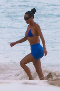 kim-kardashian-paddle-boarding-in-turks-09-02-2023-2.jpg