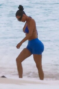 kim-kardashian-paddle-boarding-in-turks-09-02-2023-8.jpg