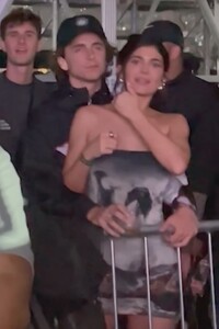 kylie-jenner-and-timothee-chalamet-at-beyonce-s-birthday-concert-at-sofi-stadium-09-05-2023-6.jpg