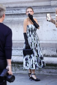 leni-klum-arrives-at-dior-event-at-paris-fashion-week-09-26-2023-3.jpg