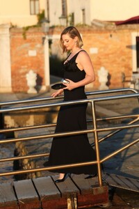 lili-reinhart-arrives-at-hotel-excelsior-in-venice-09-01-2023-6.jpg