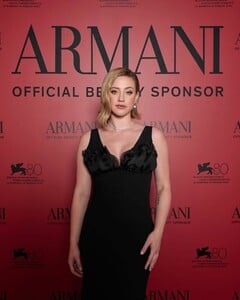 lili-reinhart-at-armani-beauty-dinner-in-venice-09-01-2023-1.jpg