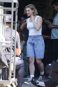 lili-reinhart-on-the-set-of-hal-and-harper-in-los-angeles-09-11-2023-1.jpg