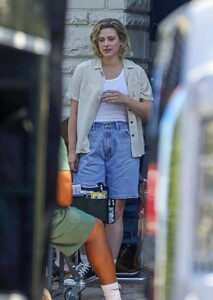 lili-reinhart-on-the-set-of-hal-and-harper-in-los-angeles-09-11-2023-5.jpg