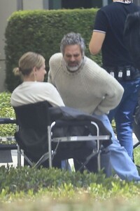 lili-reinhart-on-the-set-of-hal-and-harper-in-los-angeles-09-18-2023-7.jpg