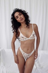 lullaby-bralette-white-bralette-lingerie-954859.jpeg.1b0bd22037475f6fe3d12b26e7fd4323.thumb.jpeg.a17b3f696450d3a6cfa4d3b5a9946bf2.jpeg