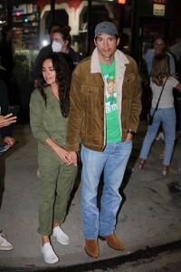 mila-kunis-and-ashton-kutcher-on-a-date-night-at-largo-in-los-angeles-09-27-2023-3.jpg