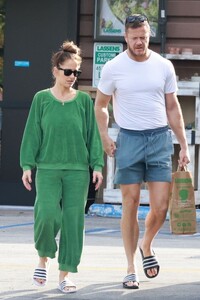 minka-kelly-and-dan-reynolds-out-shopping-at-lassens-natural-foods-in-los-feliz-09-27-2023-0.jpg