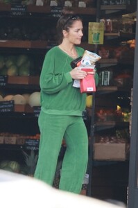 minka-kelly-and-dan-reynolds-out-shopping-at-lassens-natural-foods-in-los-feliz-09-27-2023-1.jpg