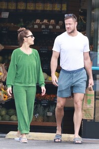 minka-kelly-and-dan-reynolds-out-shopping-at-lassens-natural-foods-in-los-feliz-09-27-2023-3.jpg