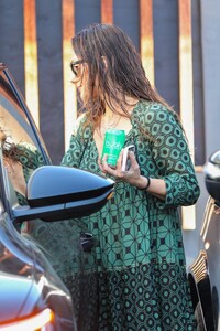 minka-kelly-leaves-a-hair-salon-in-los-angeles-09-14-2023-3.jpg