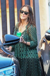 minka-kelly-leaves-a-hair-salon-in-los-angeles-09-14-2023-6.jpg