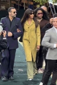 naomi-campbell-leaves-burberry-fashion-show-in-london-09-18-2023-1.jpg