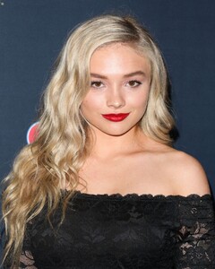 natalie-alyn-lind-at-25th-annual-movieguide-awards-in-universal-city-02-10-2017_1.thumb.jpg.44d4186c1491942219e1937f98292cc0.jpg