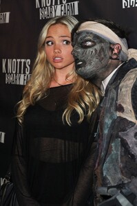 natalie-alyn-lind-at-knott-s-scary-farm-black-carpet-in-buena-park-10-01-2015_2.thumb.jpg.4b2c57b10e14995b034a3fe35c5eb213.jpg