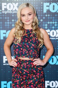 natalie-alyn-lind-fox-upfront-presentation-in-nyc-05-15-2017-1.thumb.jpg.b09fc16a5e4a9fcf32ab08e2deb9b6dc.jpg