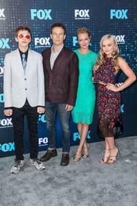 natalie-alyn-lind-fox-upfront-presentation-in-nyc-05-15-2017-11.thumb.jpg.dd896303ef0295ba1f85fb4b5e2d90de.jpg