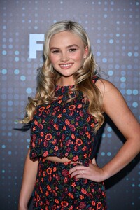 natalie-alyn-lind-fox-upfront-presentation-in-nyc-05-15-2017-6.thumb.jpg.b09eb57688ce36750763744dd0b19181.jpg