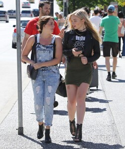 natalie-alyn-lind-out-in-vancouver-08-17-2016_11.thumb.jpg.9dcea04868f300321618ab7bac437cc8.jpg