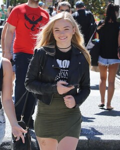 natalie-alyn-lind-out-in-vancouver-08-17-2016_13.thumb.jpg.954a9017846ad2a78b917798529b3529.jpg