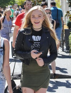 natalie-alyn-lind-out-in-vancouver-08-17-2016_3.thumb.jpg.5182f3854a5ce610ff8353f786f7d182.jpg