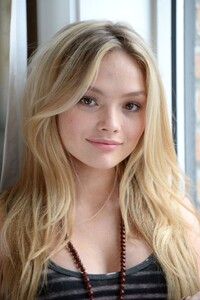 natalie-alyn-lind-photoshoot-in-new-york-city-october-2015_10.thumb.jpg.c38d9ce21f272b5faeee69699f2b14ce.jpg